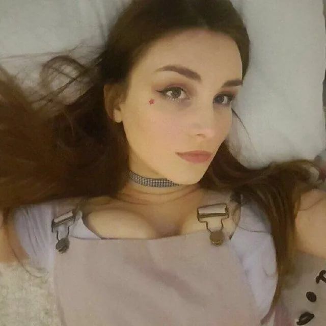 Путешествие в мир интим-досуга: Шлюха, работающая «на точку»